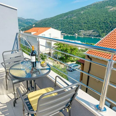 Guesthouse Pezo Mokosica Exterior photo