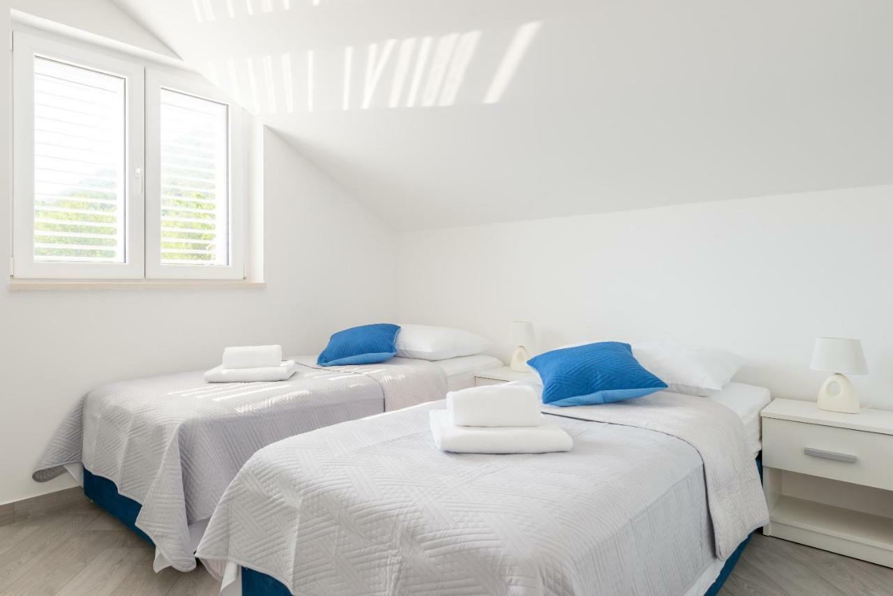 Pezo Apartman *